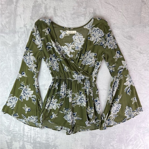 Abercrombie and Fitch Romper Small Green Floral Summer Bell Sleeves Spring Short - Picture 2 of 16